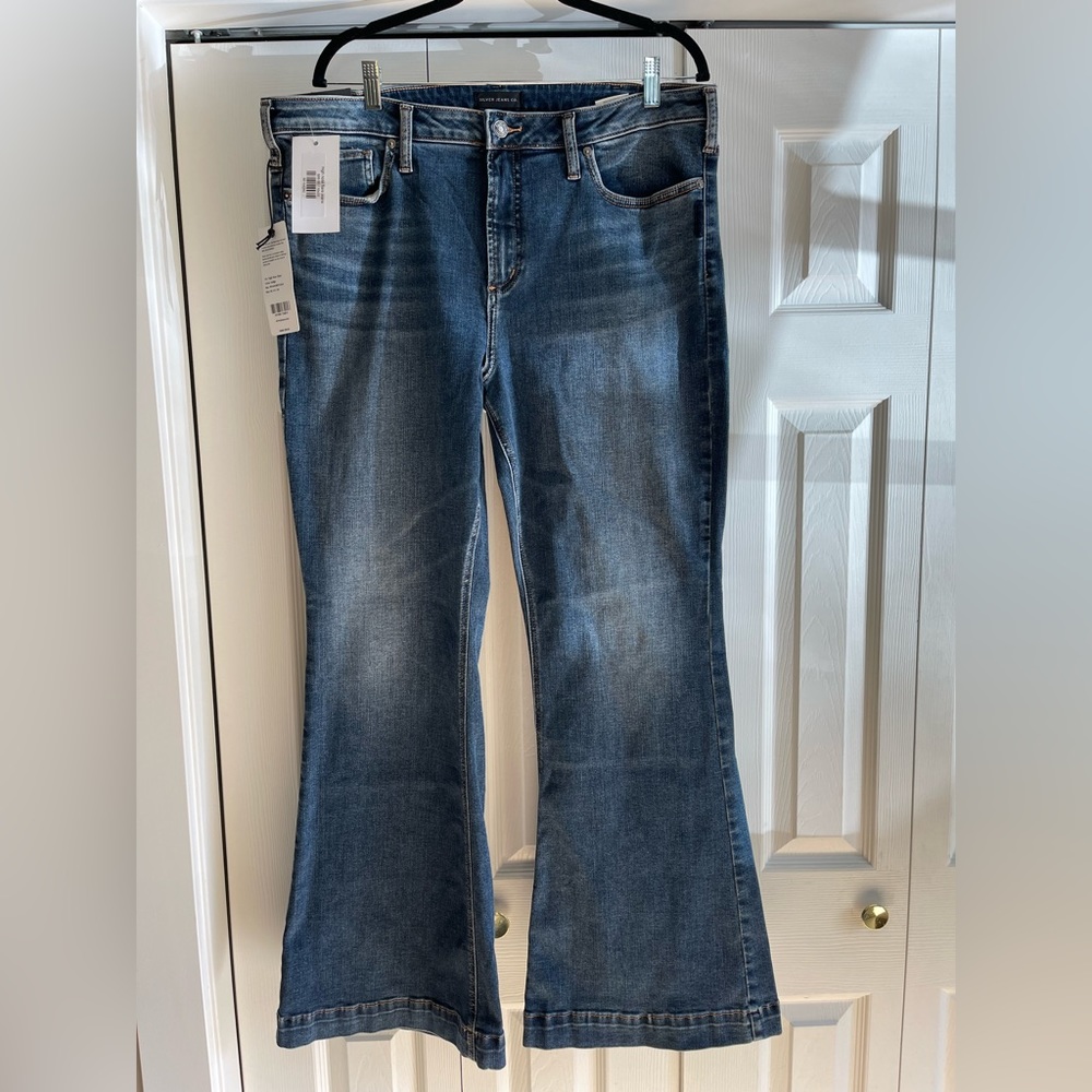 Brand new women’s silver jeans. Non smoking home.